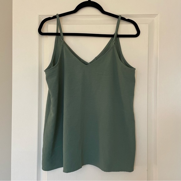 ENTRO | Button Front Adjustable Strap Camisole (New w/o Tags) - Size M - Picture 4 of 6